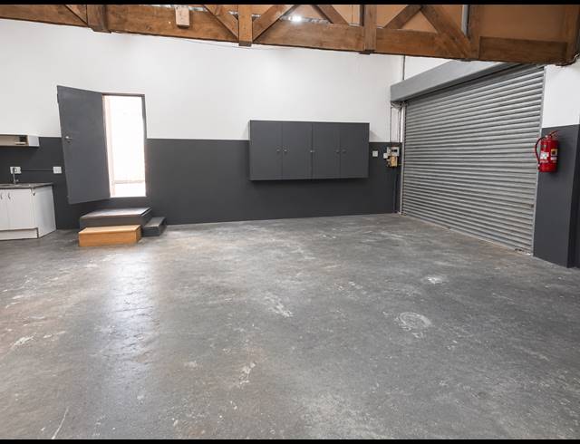 88M² WORKSHOP TO LET IN ARCADIA